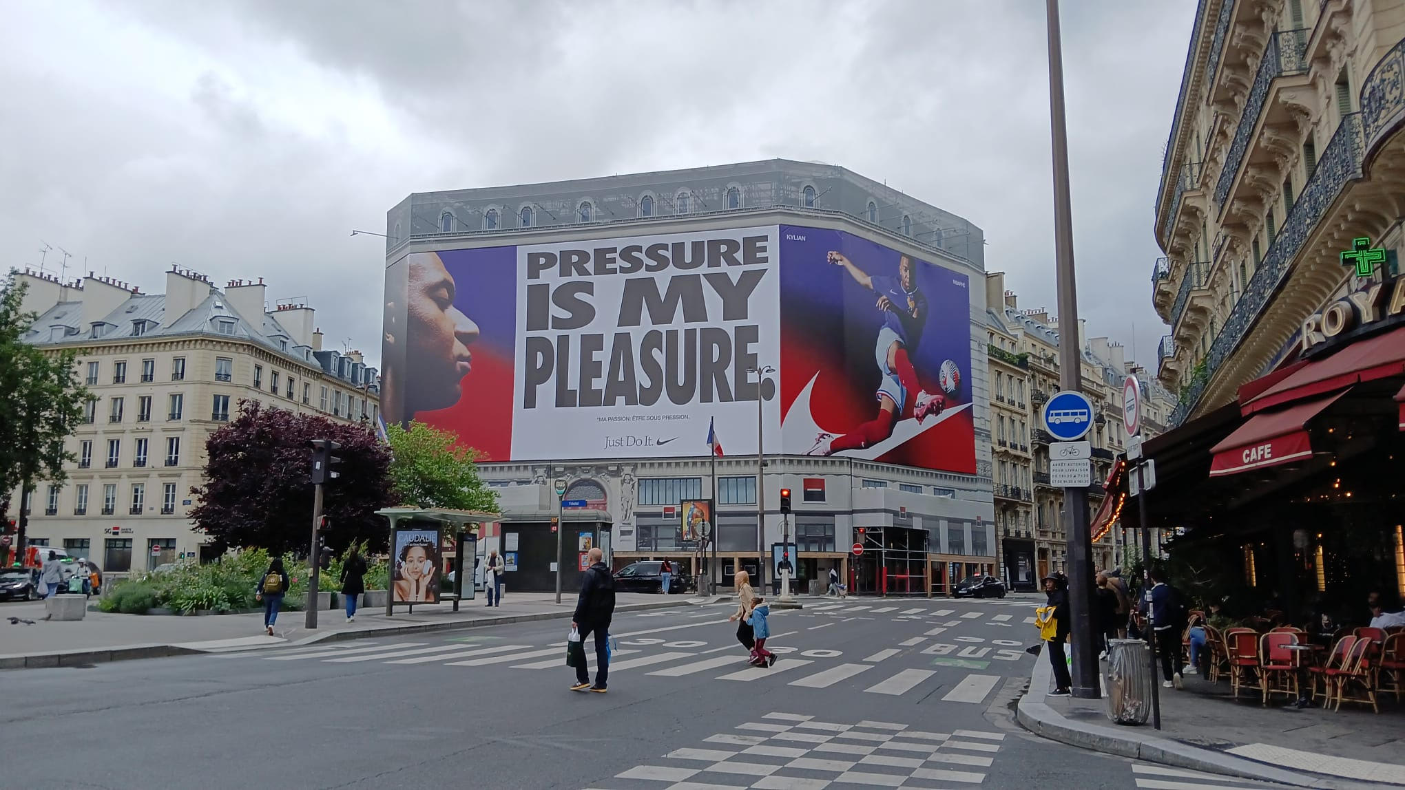 Bitpanda Giant Canvas Haussmann